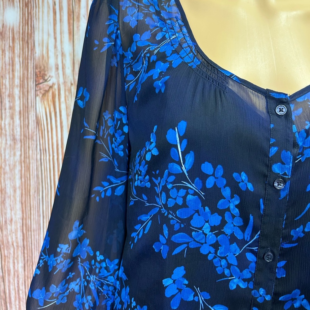 Express‎ Sheer Overlay Dress - Picture 3 of 9